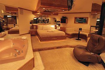 Sybaris Pool Suites Mequon Brown Deer Exterior foto